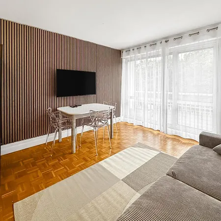 Spacieux Et Familial A Fresnes Apartment